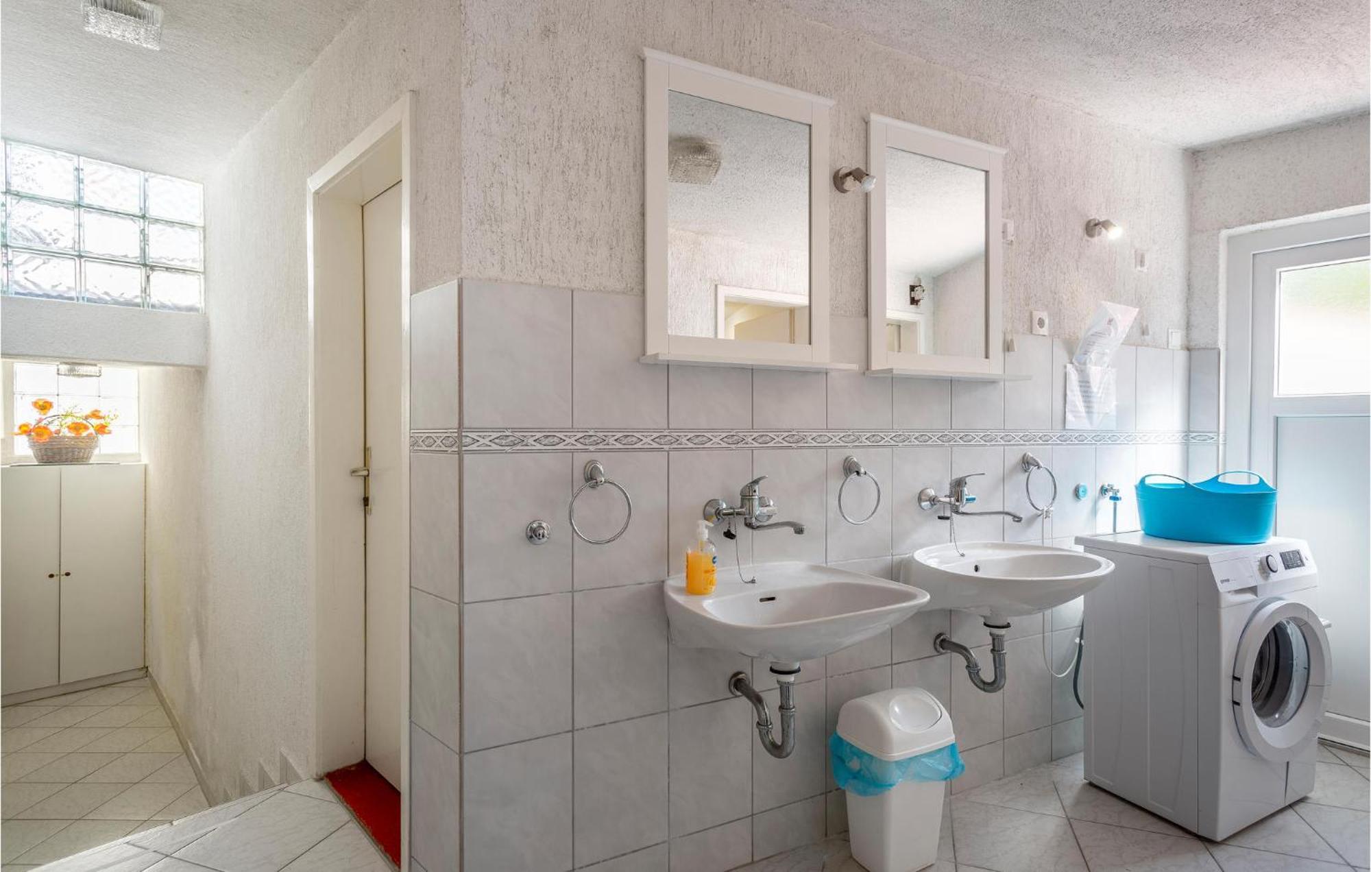 Cozy Home In Omisalj With Kitchen Buitenkant foto