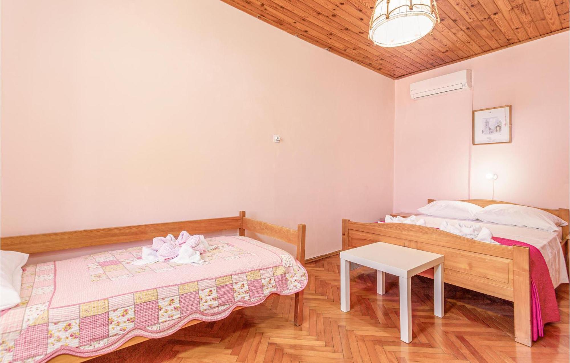 Cozy Home In Omisalj With Kitchen Buitenkant foto