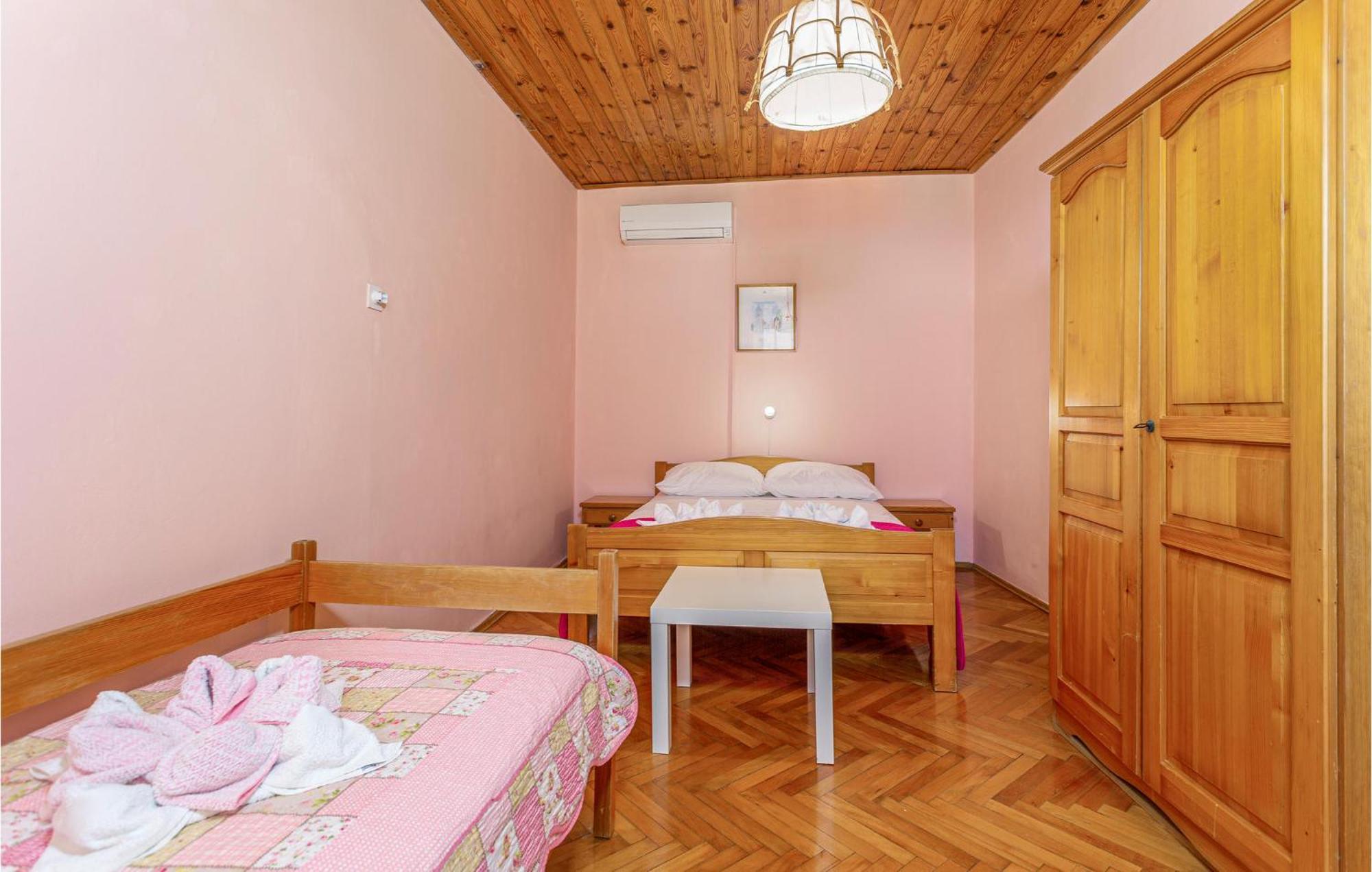 Cozy Home In Omisalj With Kitchen Buitenkant foto