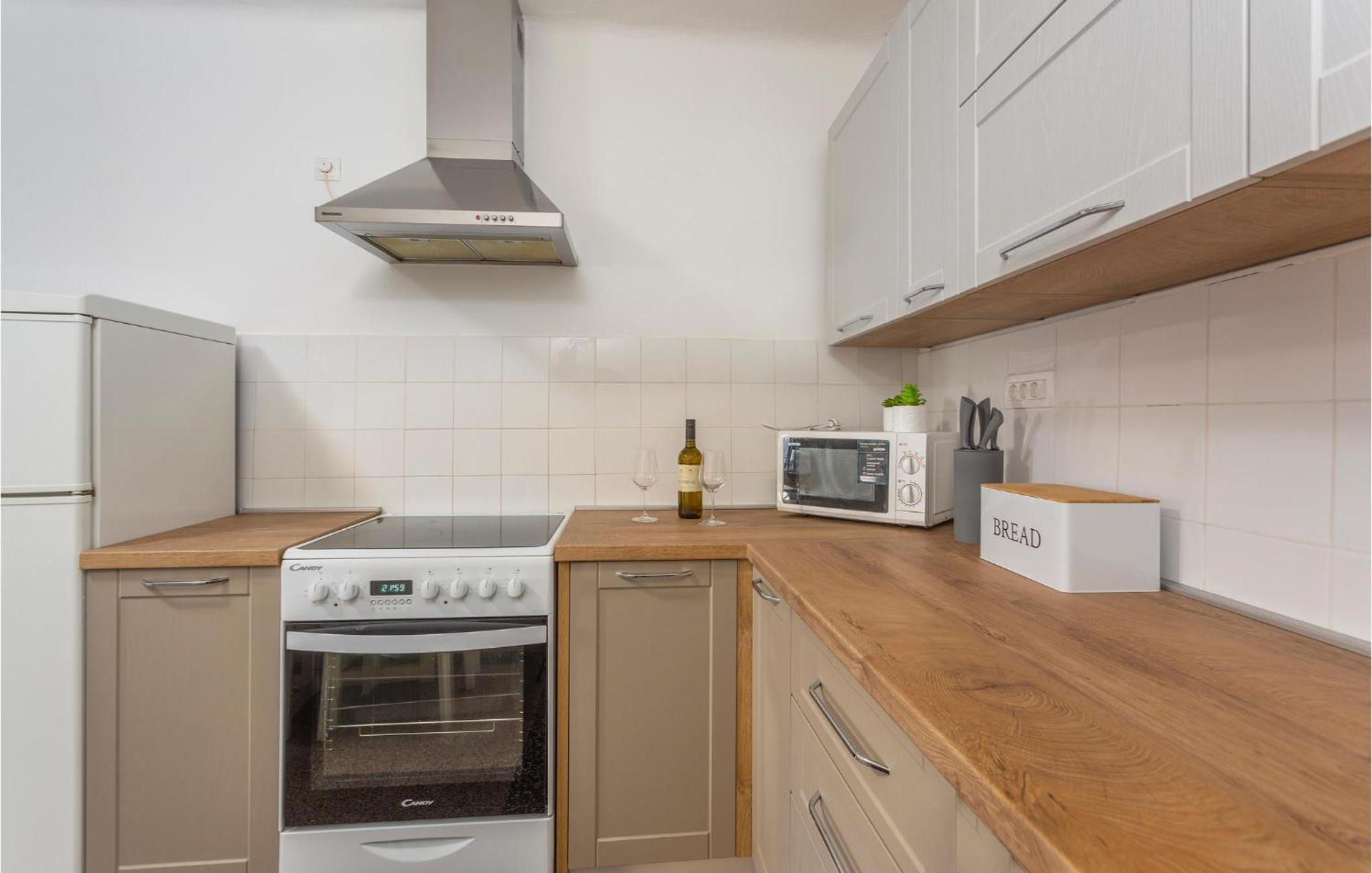 Cozy Home In Omisalj With Kitchen Buitenkant foto